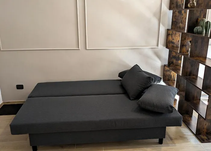 - Gluck Apartment