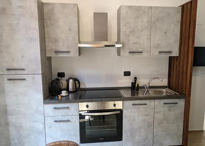 - Gluck Apartment *